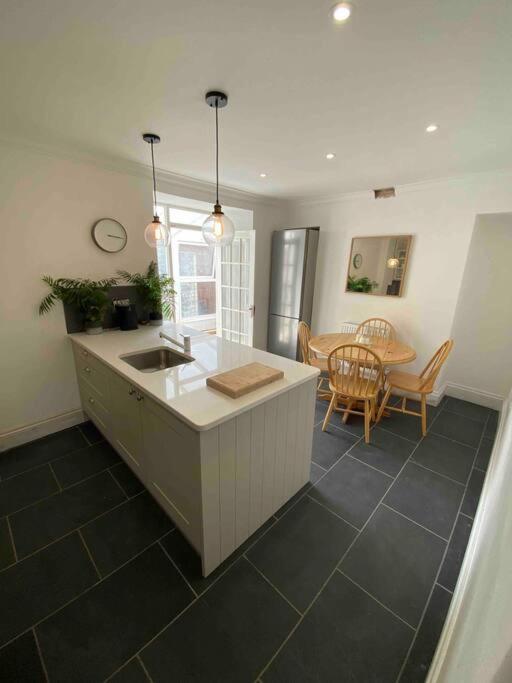 Beautiful 2 Bed End Terrace Victorian Town House Leilighet Redruth Eksteriør bilde